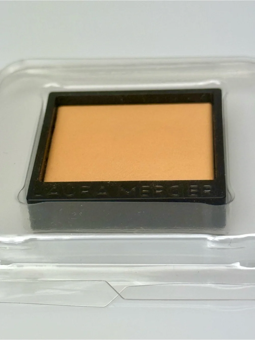 Laura Mercier • Secret Bluring Powder 2